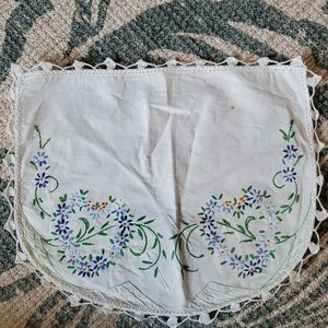 🎉🎉🎉 3/$15 🎉🎉🎉 Vintage embroidered Doily